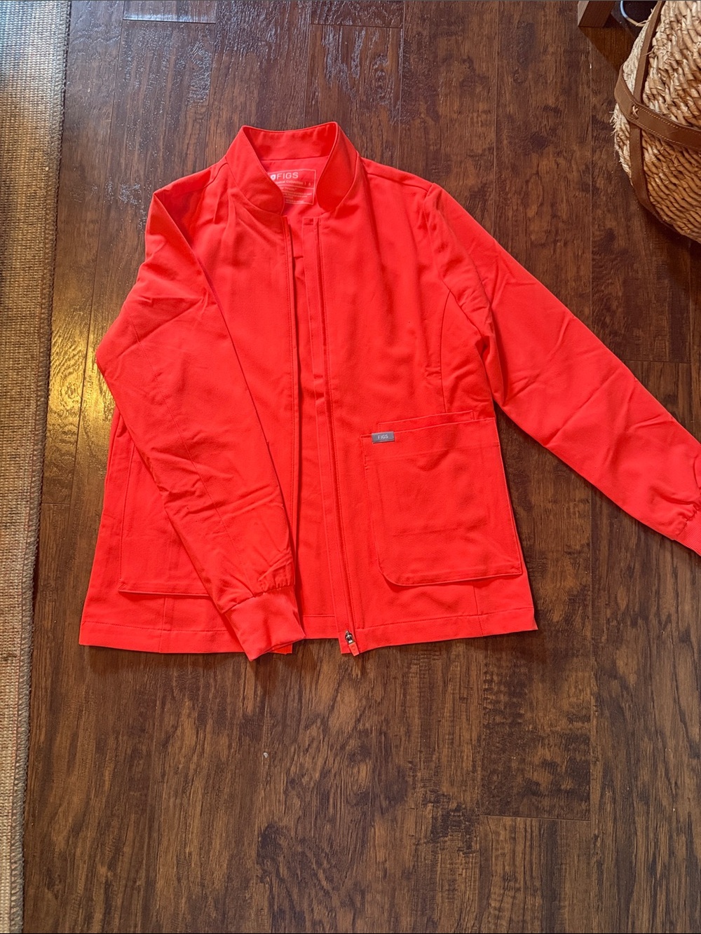 FIGS Women’s scrub Jacket